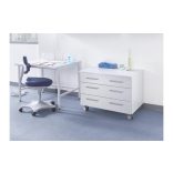 Alacsony laboratóriumi alsó szekrény, 3 fiók, szélesség 1136 mm