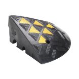 Lezáróelem szegélykő-felhajtórámpákhoz, 360x360x150 mm, fekete, pár