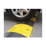 Forgalom lassító fekvőrendőr fél út szélességhez 20 km/h 2500x350x50 mm