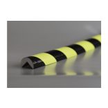 Sarokvédő, A típus, vágás egyedileg, folyóméterenként, fekete / sárga 