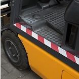 Öntapadó csúszásmentes szalag, 18,3 m szélesség 50 mm (piros-fehér)