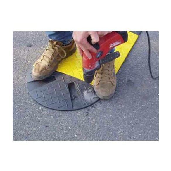 AM30 ZS Forgalom lassító fekvőrendőr záró elem 30 km/h 215x430x30 mm