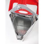 Háromszög alakú hulladéktároló fedéllel, szelektív hulladékhoz, piros, 45 L